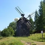 Dom Na Pstraznicy *